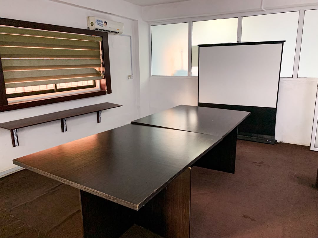 Dedicated Desk workspace at Hub82